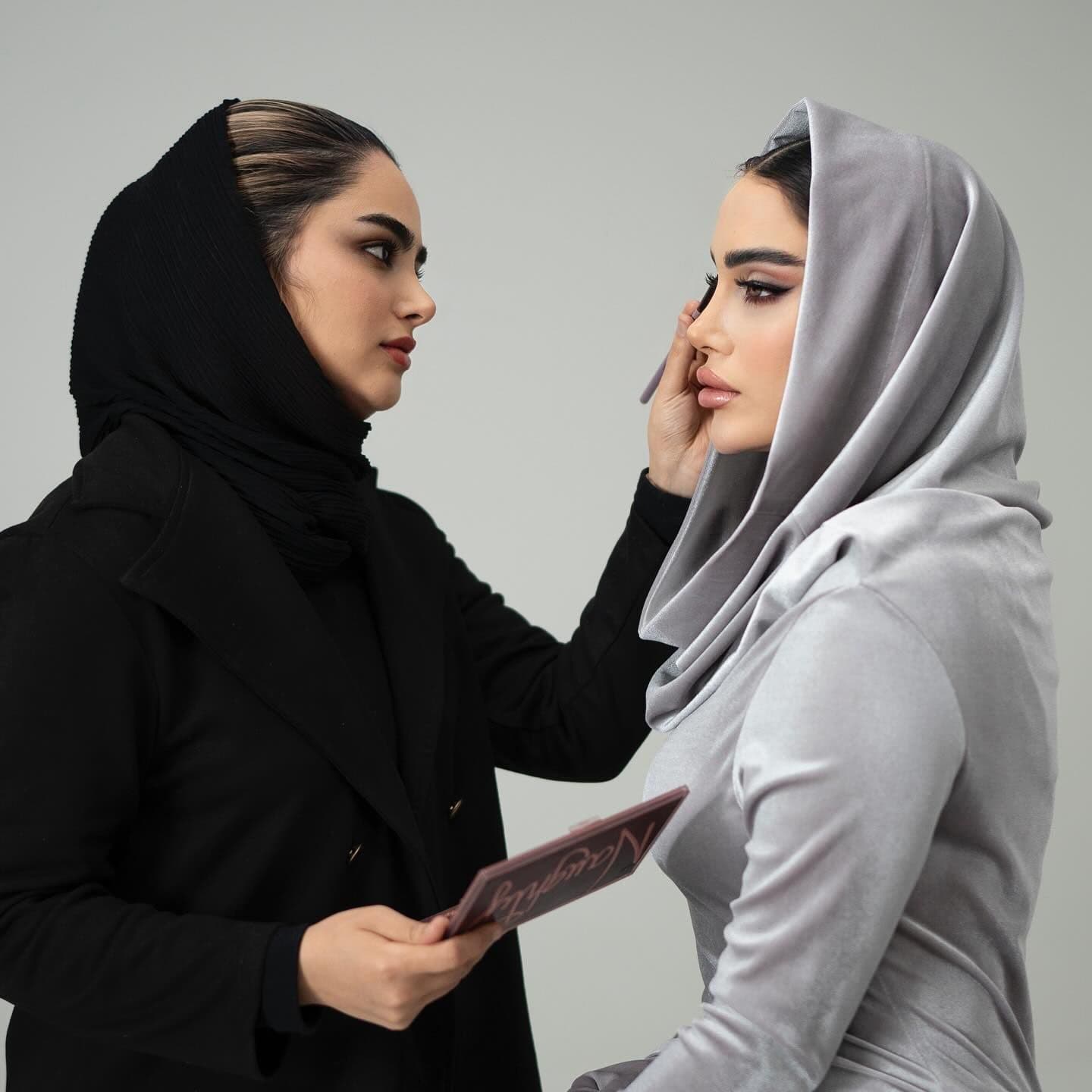 سالن زیبایی قرمز  - Image 3