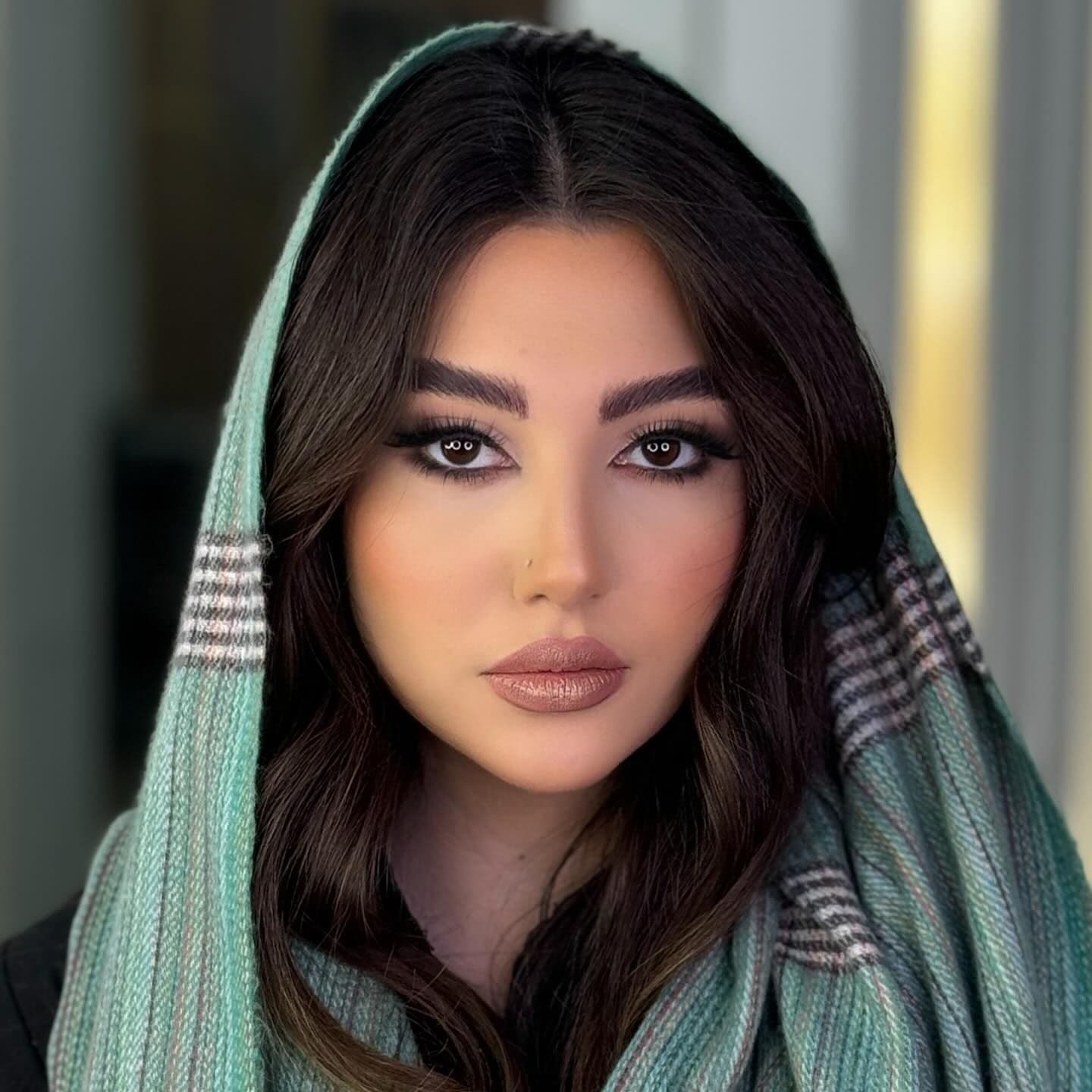 سالن زیبایی قرمز  - Image 5