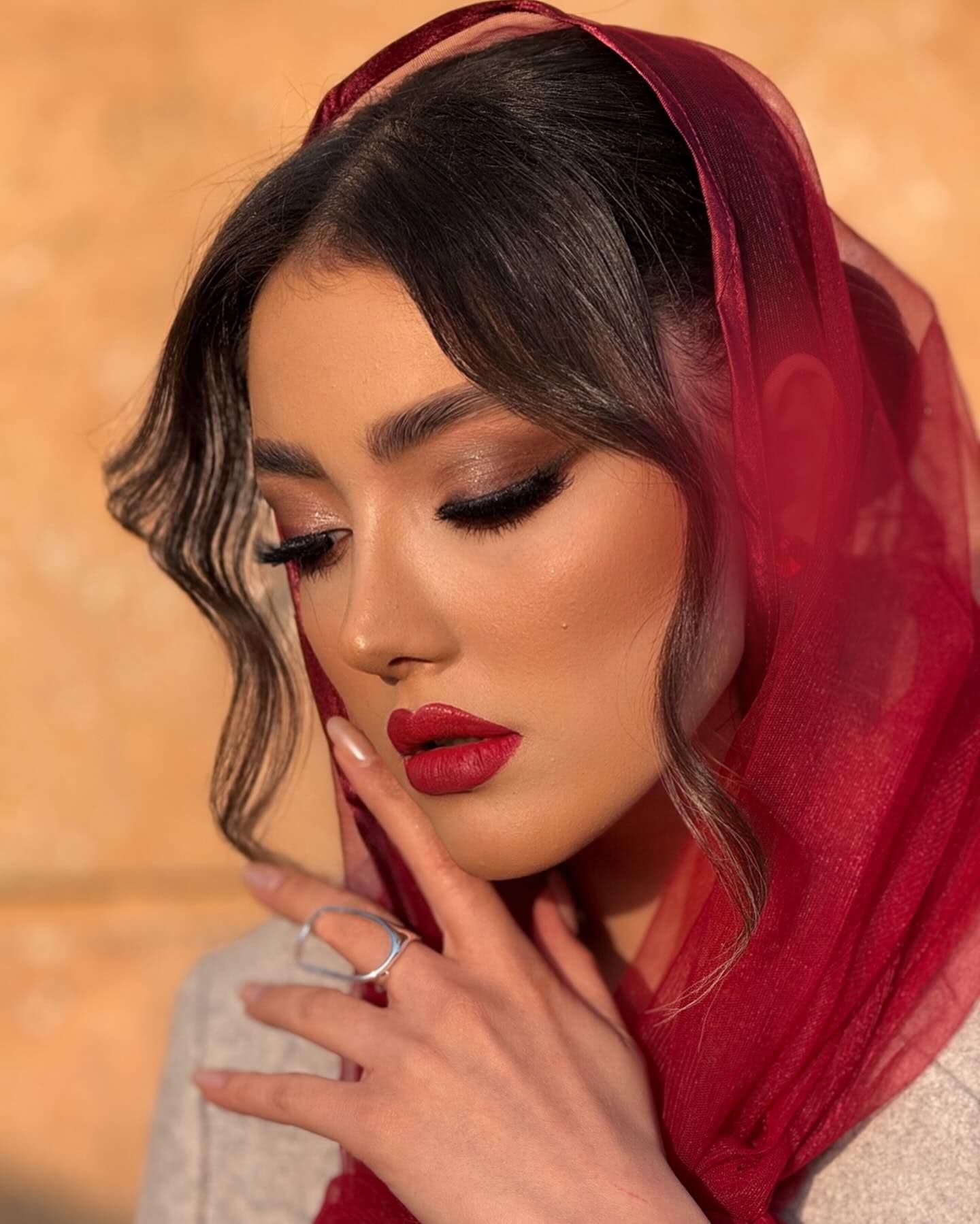 سالن زیبایی قرمز  - Image 7