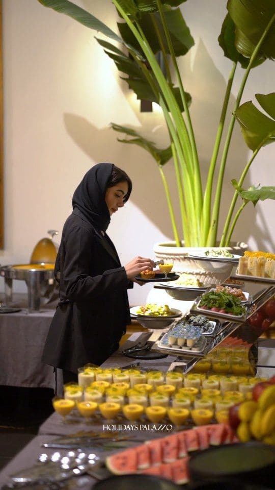مقهى ومطعم هوليديز بالازو - Image 4