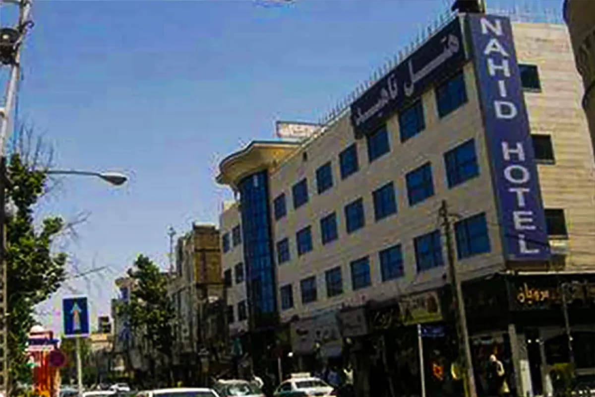 https://s2.webstatic.net/business/Nahid-Hotel/1757246934618e7e-1200x800.webp