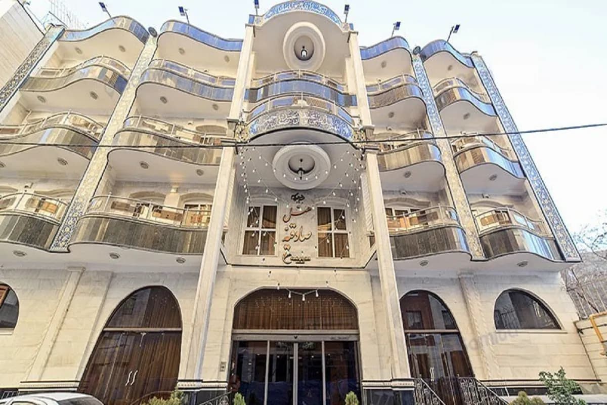https://s2.webstatic.net/business/Sadeghieh-Hotel/1757247914376211-1200x800.webp