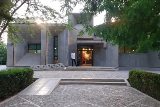 موزه فردوسی و شاهنامه